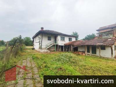Двуетажна къща, РЗП 180м², Двор 1 дка