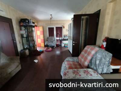 Тристаен апартамент, в широк център, тухлена кооперация