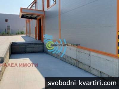 Склад с ТОВАРНА РАМПА TIR , голямо лице на две асфалтирани улици