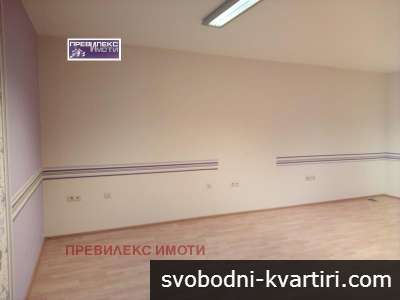 партерен офис с два входа
