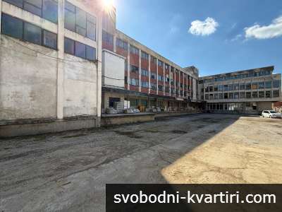 Промишлен имот с производствени и складови помещения в с. Красен