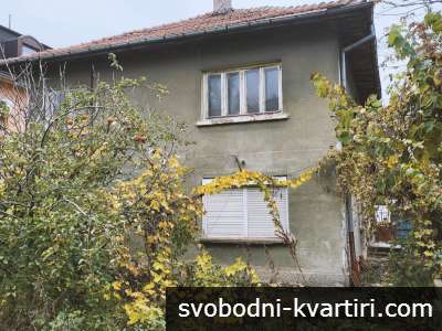 Къща в квартал Родина 3, Централен кооп. пазар
