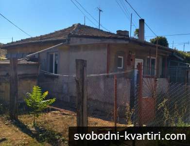 Самостоятелна тухлена къща в кв. Тракция