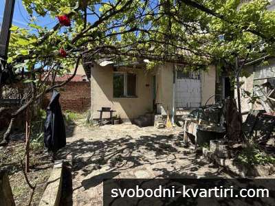 Къща с дворно място в кв. Ялта