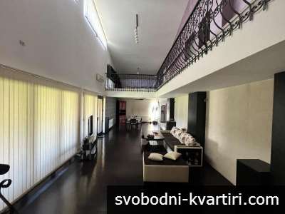 Продажба Къща гр. Мартен - 1860m²