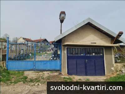 Парцел с гараж в с. Червена вода