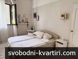 Самостоятелен апартамент Casa Lilia с двор