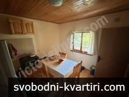 Две къщи с панорамна гледка в с. Гащевци Две къщи с панорамна гледка в с. Гащевци