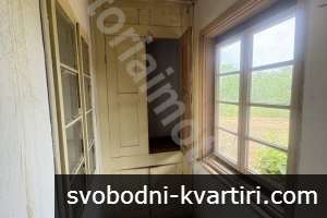 Къща със самостоятелен път в с. Церова Кория Къща със самостоятелен път в с. Церова Кория