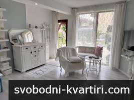 Самостоятелен апартамент Casa Lilia с двор