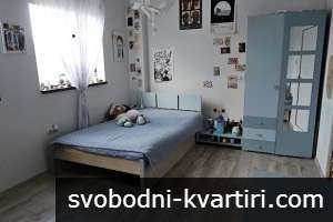 Триетажна къща с голям двор с АКТ16 Белащица Триетажна къща с голям двор с АКТ16 Белащица