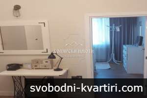 Четиристаен Луксозен апартамент с паркомясто и двор Четиристаен Луксозен апартамент с паркомясто и двор