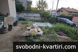 Триетажна къща с голям двор с АКТ16 Белащица Триетажна къща с голям двор с АКТ16 Белащица