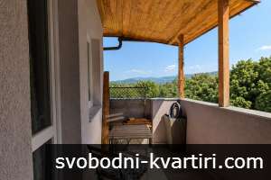 Напълно обзаведен тристаен апартамент под наем в кв. Струмско, гр. Благоевград