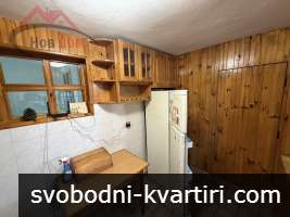 Тристаен в център Тристаен в център