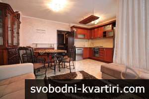 Център тристаен апартамент обзаведен #1744626407