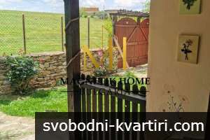 Приказна къща с огромен двор и гараж в село Огнен, Карнобат Приказна къща с огромен двор и гараж в село Огнен, Карнобат