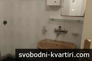 Дава се под наем двустаен апартамент в Центъра