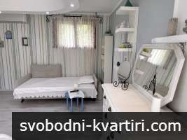 Самостоятелен апартамент Casa Lilia с двор