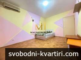 Просторен двустаен имот с ПАРКОМЯСТО и отделна кухня на 50 метра от морската градина в ж.к. Лазур