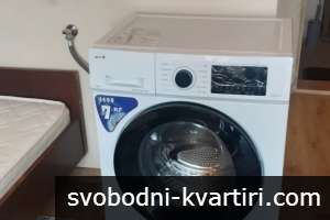 Самостоятелна стая с голяма тераса