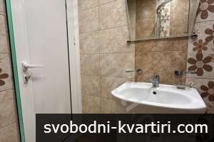Тристаен апартамент в кв. Акация