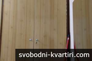 Давам под наем едностаен -тип боксониера с просторна тераса ,на етаж трети -НЕ последен в центъра на град Пловдив -близо