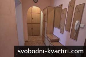 Дава се под наем двустаен апартамент в Центъра