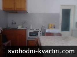 Давам под наем самостоятелна къща в Прослав