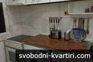 Дава се под наем тристаен апартамент в Център!