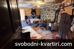 Тухлена къща в с. Длъжка Поляна Тухлена къща в с. Длъжка Поляна