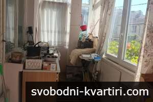 Давам под наем  двустаен-спалня,хол с дневна и бокс  за300евро напълно обзаведен