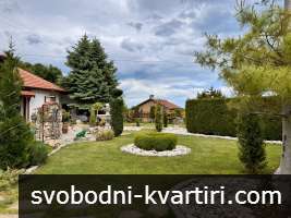 Самостоятелен апартамент Casa Lilia с двор