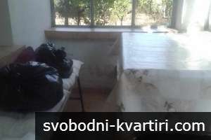 Давам под наем самостоятелна къща в Прослав