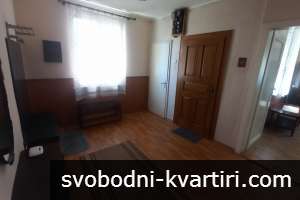 Даваме под наем етаж от къща в кв. Каменица 1 Даваме под наем етаж от къща в кв. Каменица 1