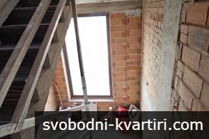 Триетажна къща с голям двор с АКТ16 Белащица Триетажна къща с голям двор с АКТ16 Белащица