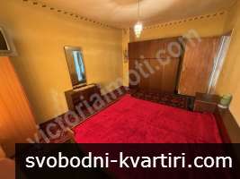 Тристаен апартамент в кв. Чолаковци