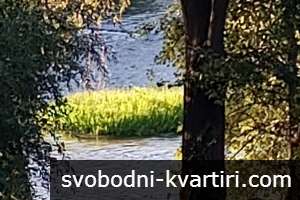 Къща с двор 1740 кв.м до река Искър в историческата местност „Калето“, с. Чомаковци – гараж и кладенец