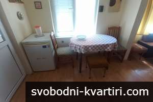 Даваме под наем етаж от къща в кв. Каменица 1 Даваме под наем етаж от къща в кв. Каменица 1
