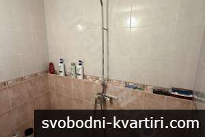 Двуетажна къща с двор във Велико Търново