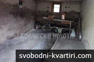 Гараж в старата част на град Велико Търново Гараж в старата част на град Велико Търново
