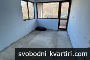 Масивна триетажна къща в с. Самоводене Масивна триетажна къща в с. Самоводене
