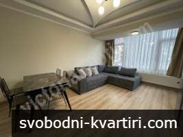 Уютен тристаен апартамент в центъра