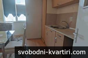 Давам под наем 3-стаен :спалня,хол,отделна трапезария с бокс в ЦЕНТЪРА-СЪДИЙСКИ КВАРТАЛ.Жилището е напълно и съвременно