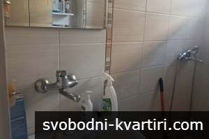 Давам под наем  двустаен-спалня,хол с дневна и бокс  за300евро напълно обзаведен