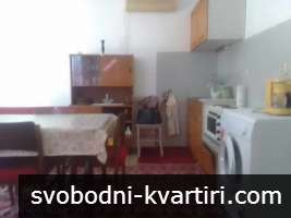 Давам под наем самостоятелна къща в Прослав