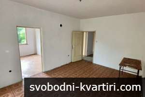 Тристаен апартамент в кв. Кючук Париж, Пловдив. Тристаен апартамент в кв. Кючук Париж, Пловдив.