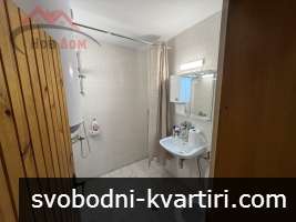 Тристаен в център Тристаен в център