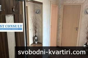 Отличен двустаен обзаведен,  климатик - Топ център