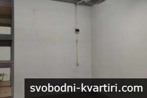 Давам под наем гараж в двора на нова монолитна кооперация в КичукПариж -зад кафе-аперитив МИРАЖ (Коматевски възел)до БИЛ
